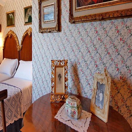 La Casa De Sebastian Guest House วาลเดร์โรเบรส ห้อง รูปภาพ
