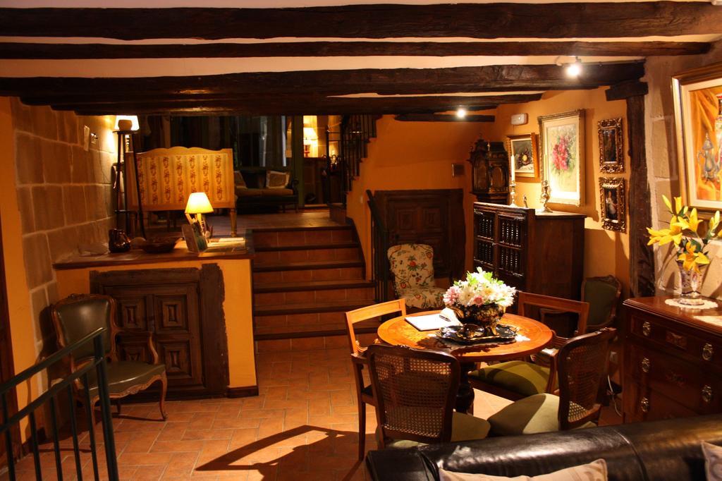 La Casa De Sebastian Guest House วาลเดร์โรเบรส ภายนอก รูปภาพ