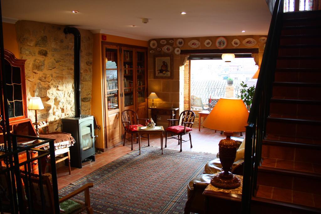 La Casa De Sebastian Guest House วาลเดร์โรเบรส ภายนอก รูปภาพ