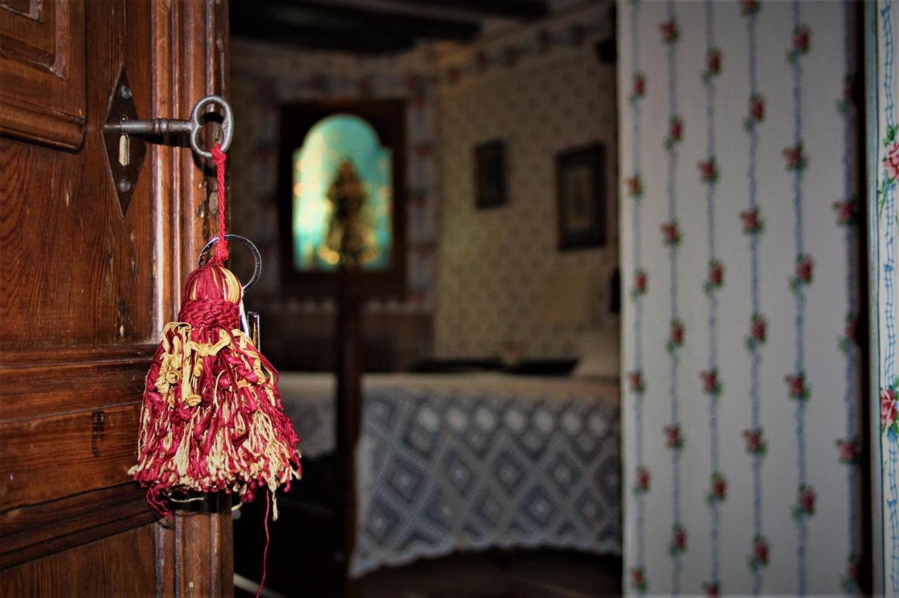 La Casa De Sebastian Guest House วาลเดร์โรเบรส ภายนอก รูปภาพ