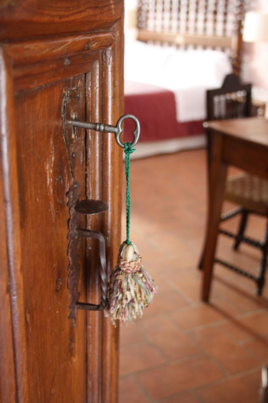 La Casa De Sebastian Guest House วาลเดร์โรเบรส ภายนอก รูปภาพ